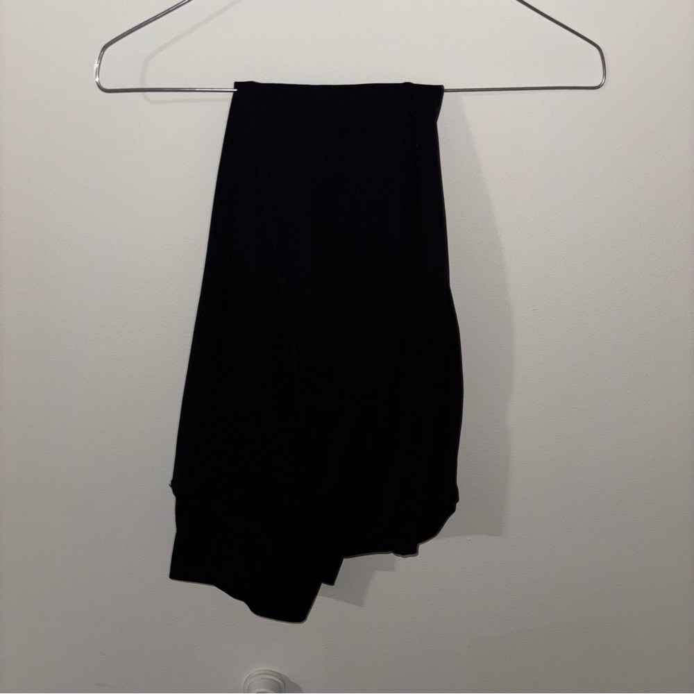 Criss cross leggings with no front seam